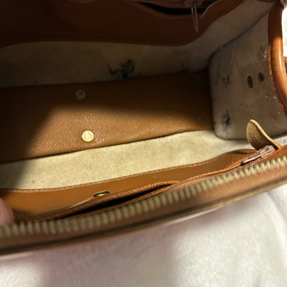 Beautiful Vintage Dooney & Bourke Red and Tan Leather Crossbody with Strap - Picture 6 of 7